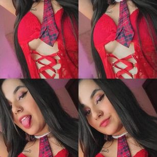 Model - Chloe West natural