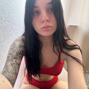 Model - Lera Smith lovense