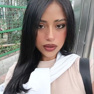 Model - Sarah Monroe saliva