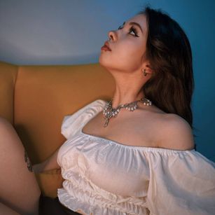 Model - DraculauraTepes bigboobs