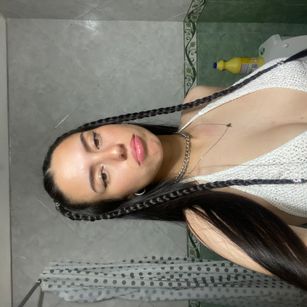 Model - golden ginny noviavirtual