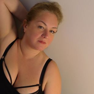 Model - JenniferLight curvy