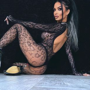 Model - MissMoniqueSpell heels