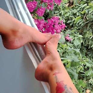 Model - lucia hadid ymuycaliente