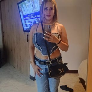 Model - CarolinaLatin LATIN