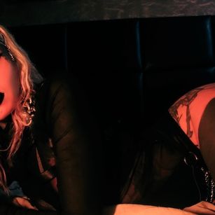 Model - Mari Zombie bdsm