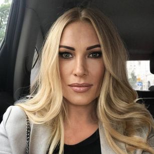 Model - MelanieCat striptease