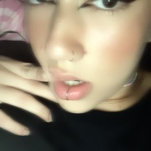 Model - Aurora Cole natural