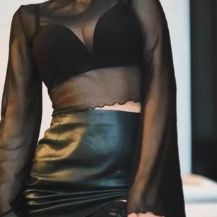 Model - Sarahh bigtits