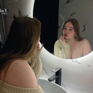 Model - AnaDavis feet