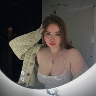 Model - AnaDavis tits