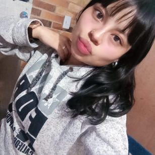 Model - AnieHills vibracion