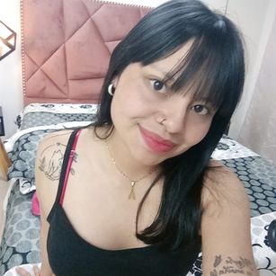 Model - AnieHills obediente