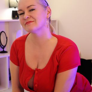 Model - Yolanda mature