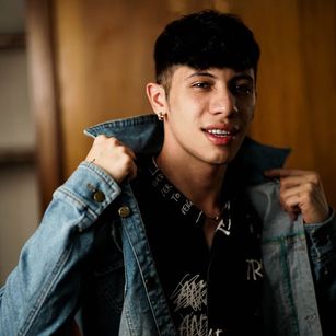 Model - SANT AGO CUM