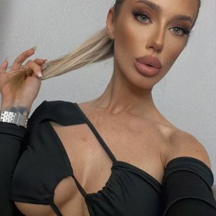 Model - RossaAtrya blonde