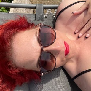 Model - Scarlett Jones MILF