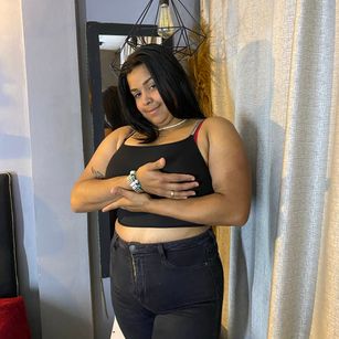 Model - Chiqui dildo