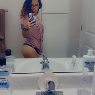 Model - Nevaeh_Alani feet