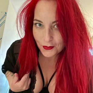 Model - Scarlett Jones funny