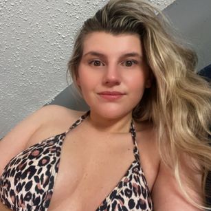 Model - Candy squirt