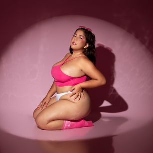 Model - BigBoobsGirl footfetish