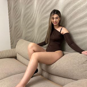 Model - Britney blowjob