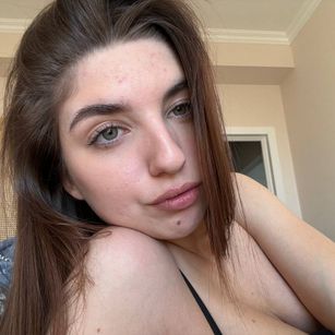 Model - CassieCaprice teasing