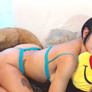 Model - Kendallstorm tittis