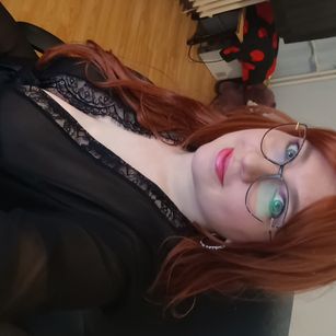 Model - Belle_on_cam curvy
