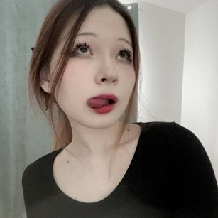 Model - Jessi oilshow