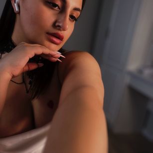 Model - KamilaSweet nippels