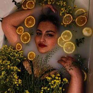 Model - KamilaSweet pussy