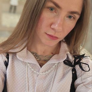 Model - ZlataFitGoddess muscle