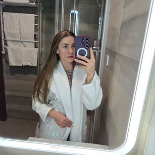 Model - ZlataFitGoddess muscle