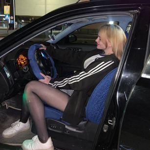 Model - LucyGoldi ass