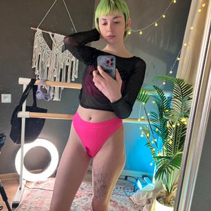 Model - Agathakisa dildo