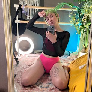 Model - Agathakisa fingering