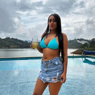 Model - Julietta bigass