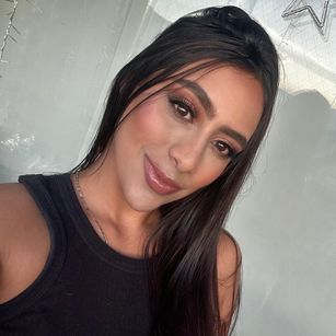 Model - Julietta lush