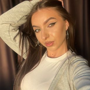 Model - SarahDevin joi