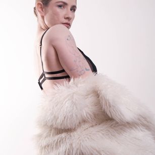 Model - ZlataFitGoddess tight