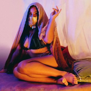 Model - Charlotte Joones 18