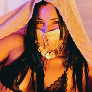 Model - Charlotte Joones 18