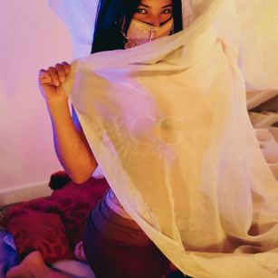 Model - Charlotte Joones 18