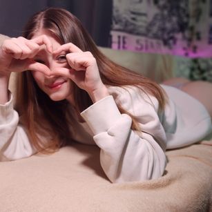 Model - Casey_Greets young