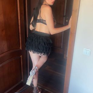 Model - GisellePalmer feet