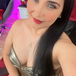 Model - Evangeline Taylor spitting