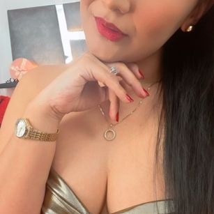 Model - Evangeline Taylor dildo