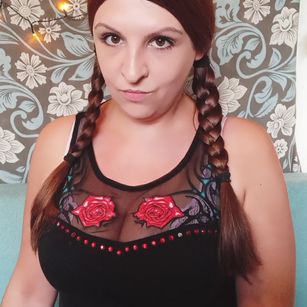 Model - Niki Leex shaved